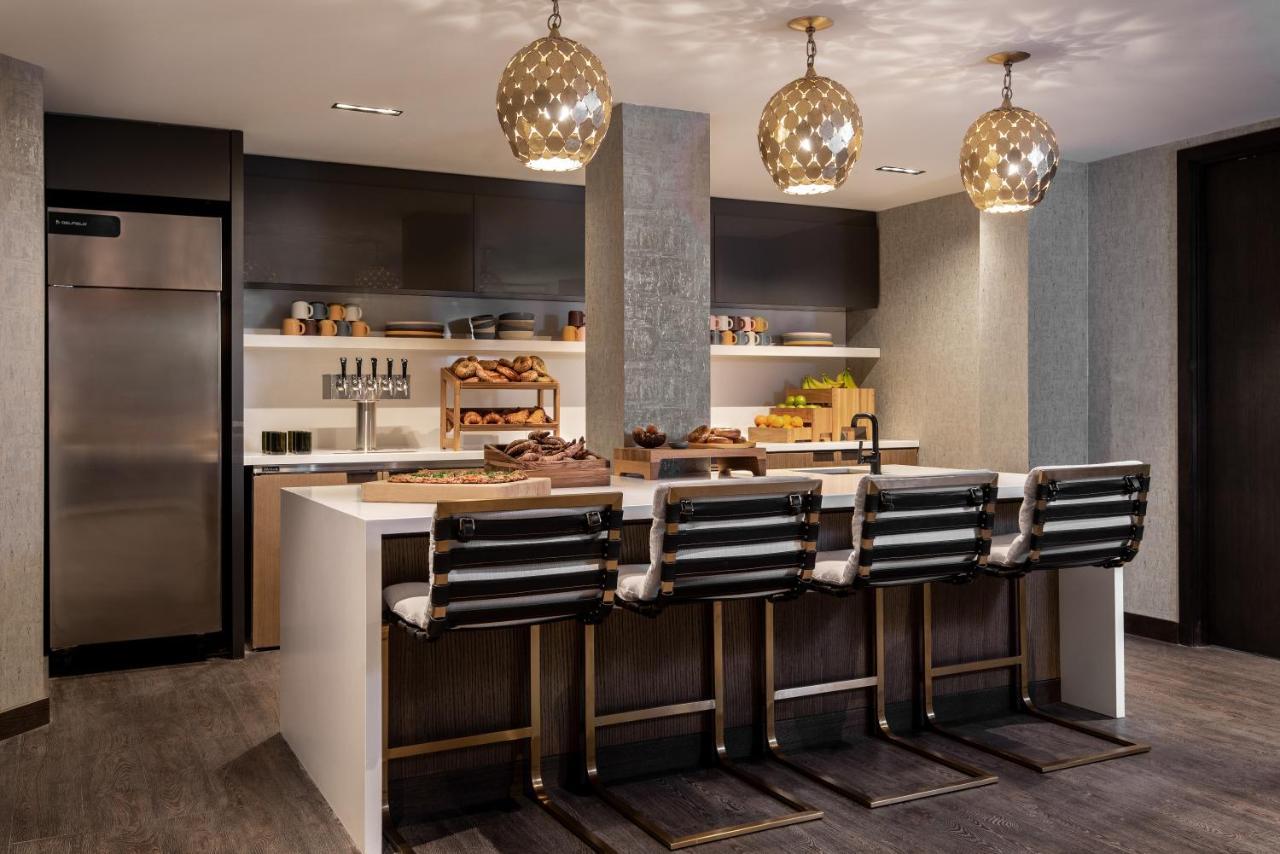 Vignette Collection Yours Truly Dc By Ihg Washington Bagian luar foto A kitchen at The Ritz-Carlton, Boston Common