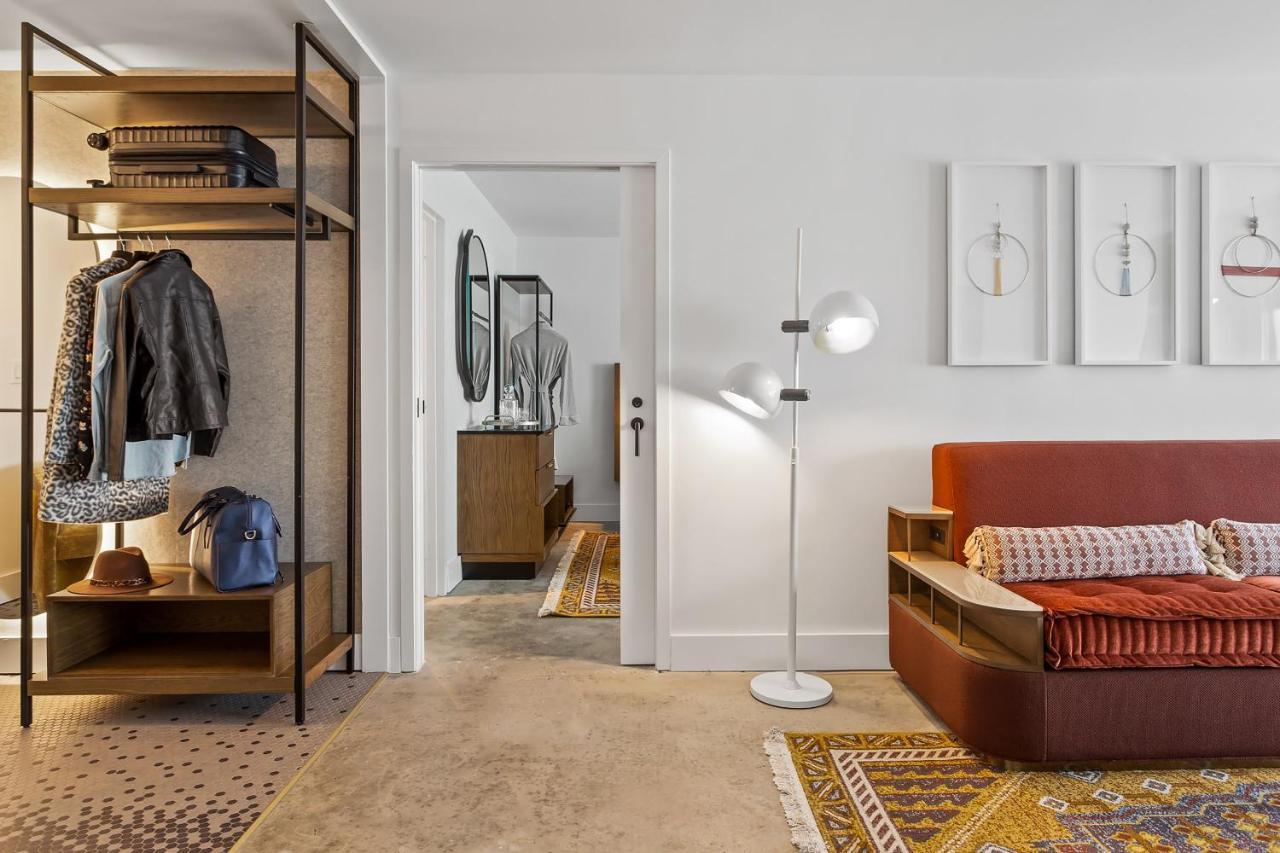 Vignette Collection Yours Truly Dc By Ihg Washington Bagian luar foto A bedroom at the hotel
