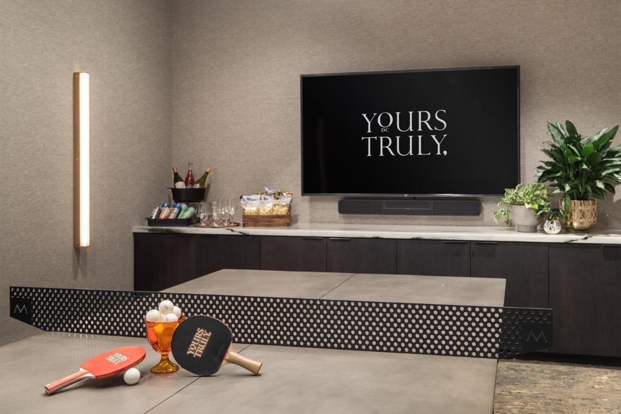 Vignette Collection Yours Truly Dc By Ihg Washington Bagian luar foto The TV in the living room