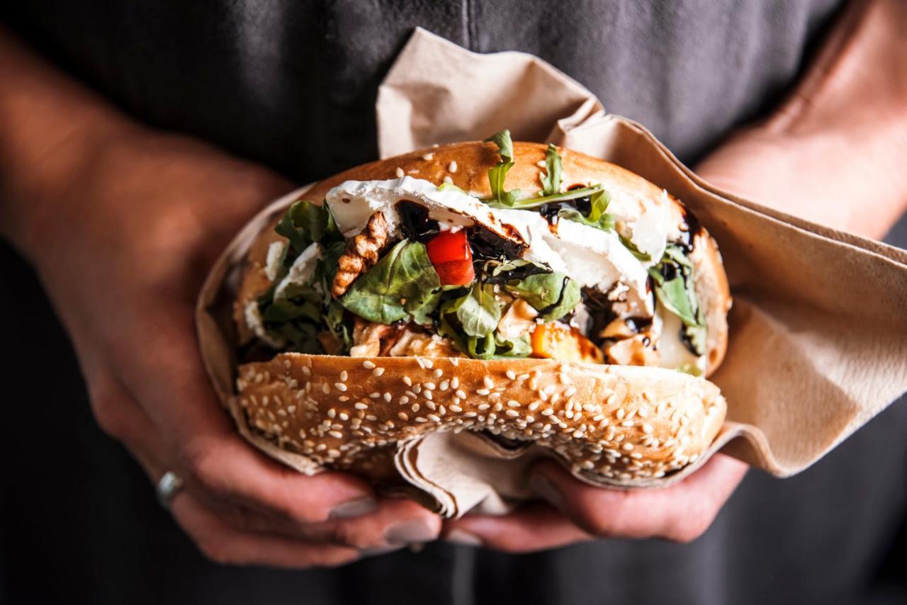 Vignette Collection Yours Truly Dc By Ihg Washington Bagian luar foto A falafel sandwich