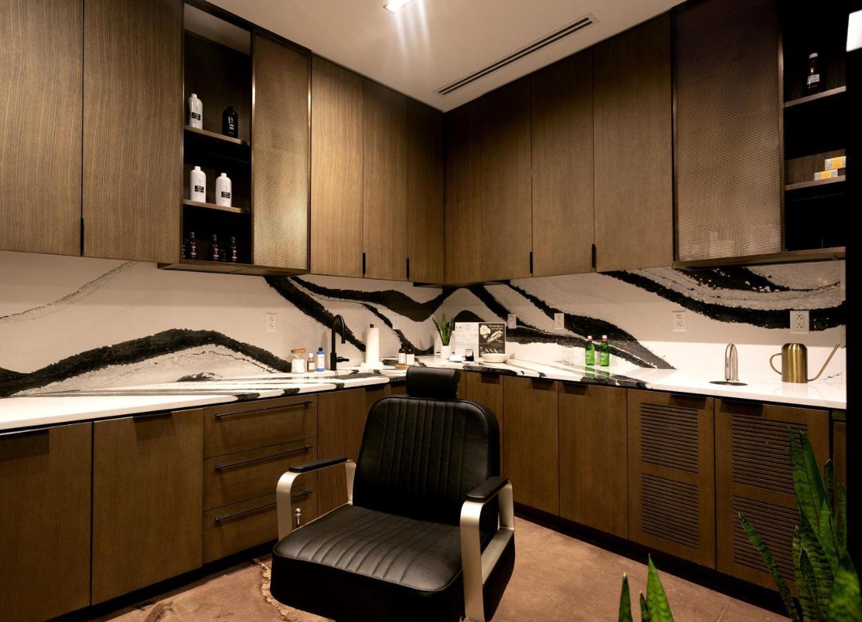 Vignette Collection Yours Truly Dc By Ihg Washington Bagian luar foto The interior of a barbershop in Dubai, United Arab Emirates
