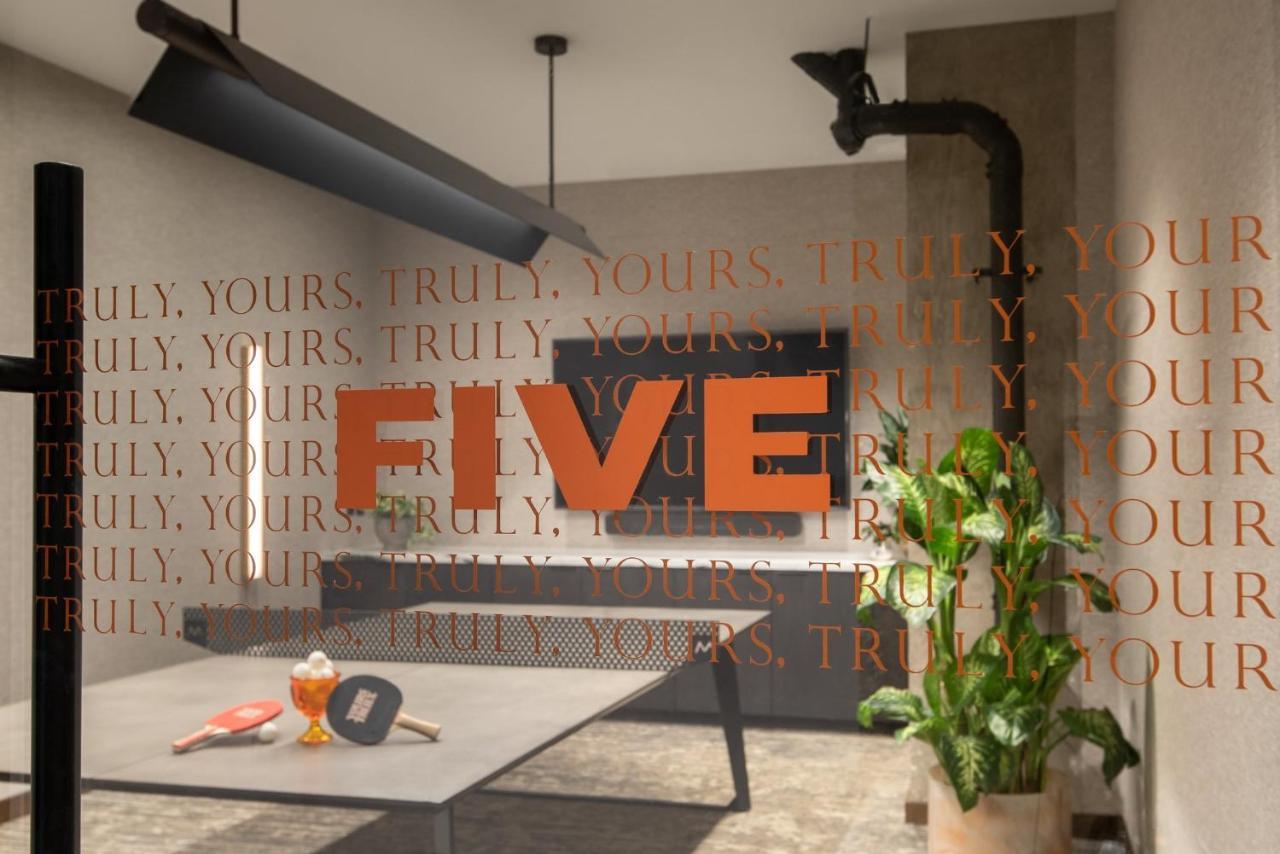 Vignette Collection Yours Truly Dc By Ihg Washington Bagian luar foto The interior of the Five office