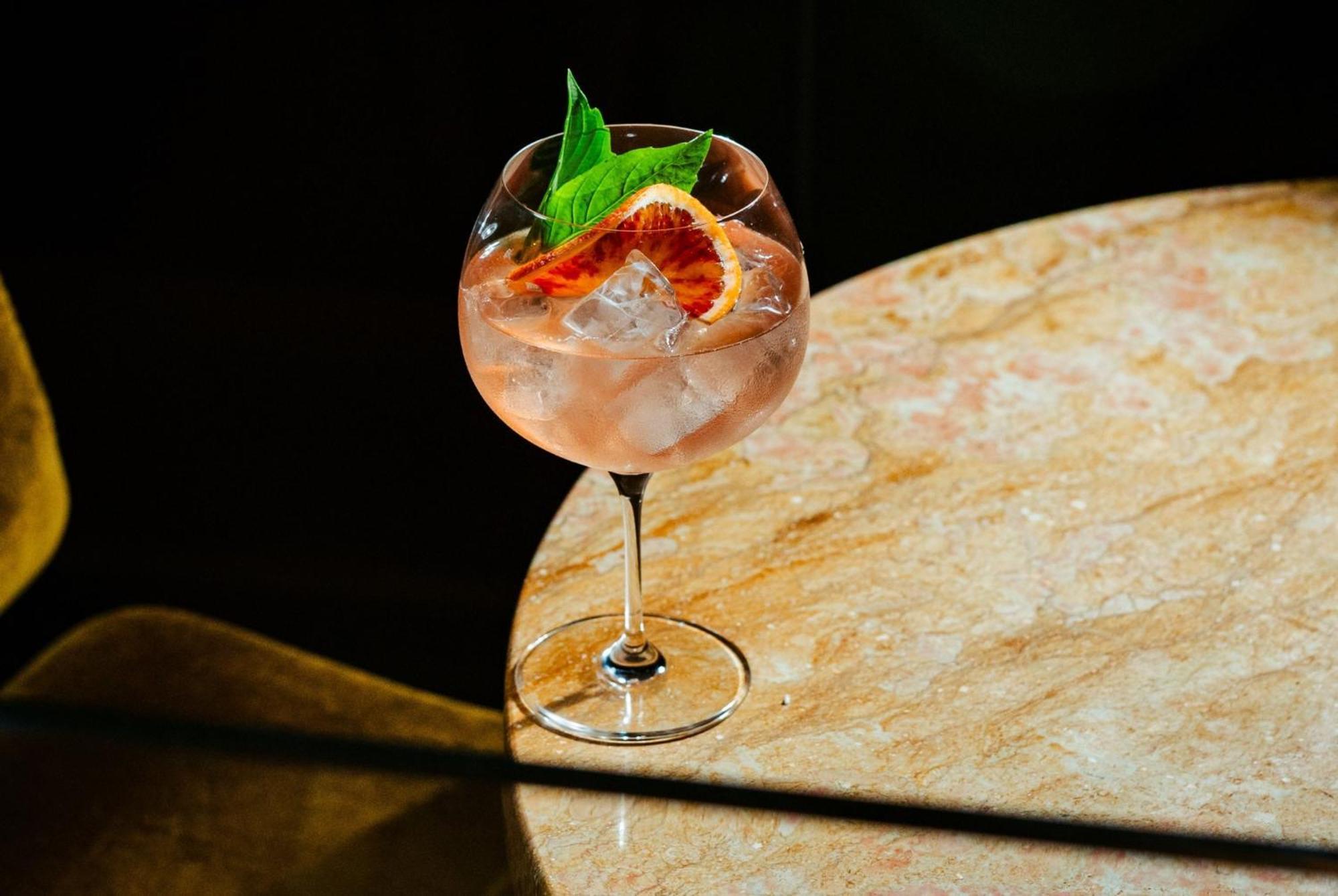 Vignette Collection Yours Truly Dc By Ihg Washington Bagian luar foto A pink gin and tonic