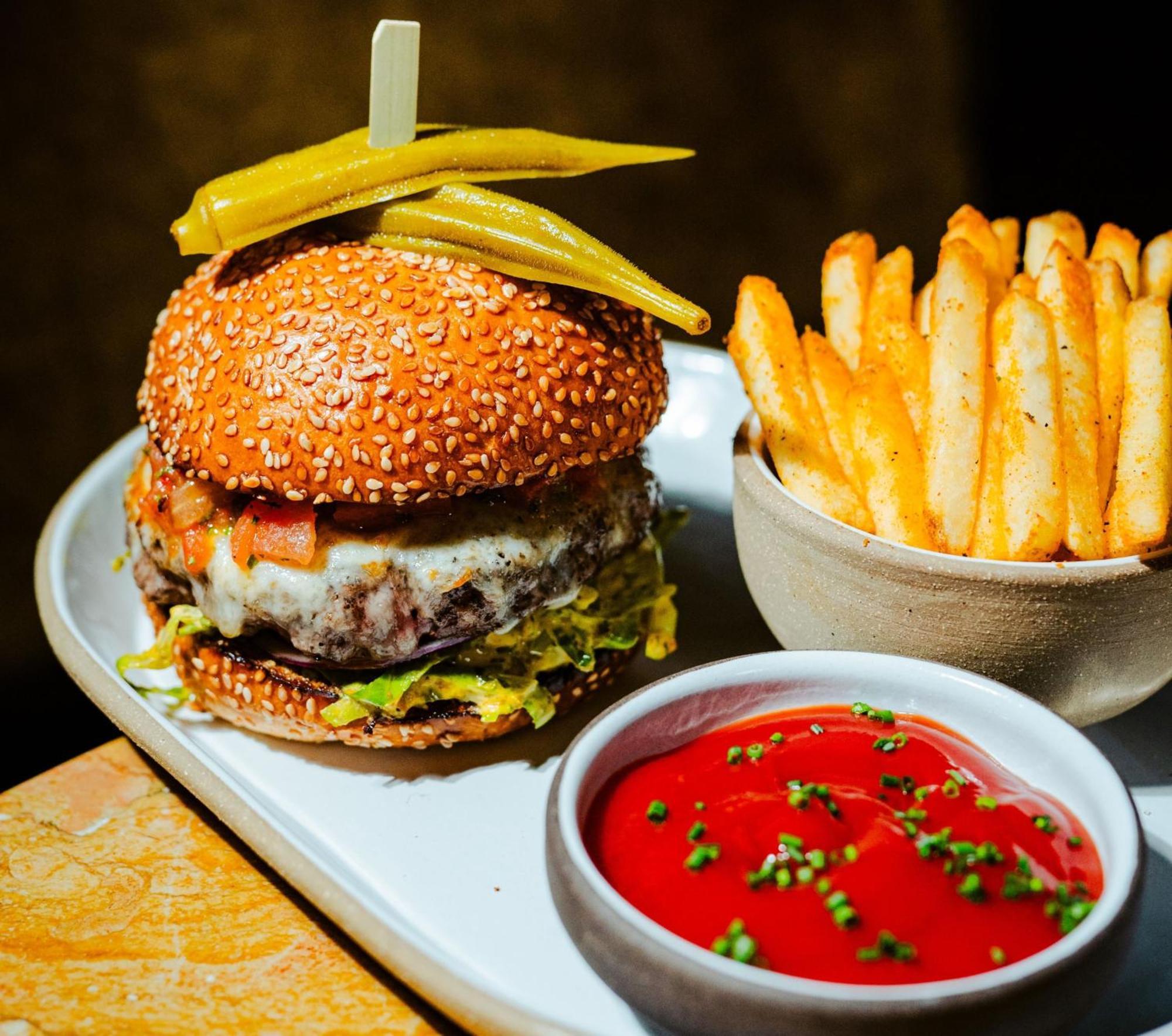 Vignette Collection Yours Truly Dc By Ihg Washington Bagian luar foto A burger with chips and ketchup