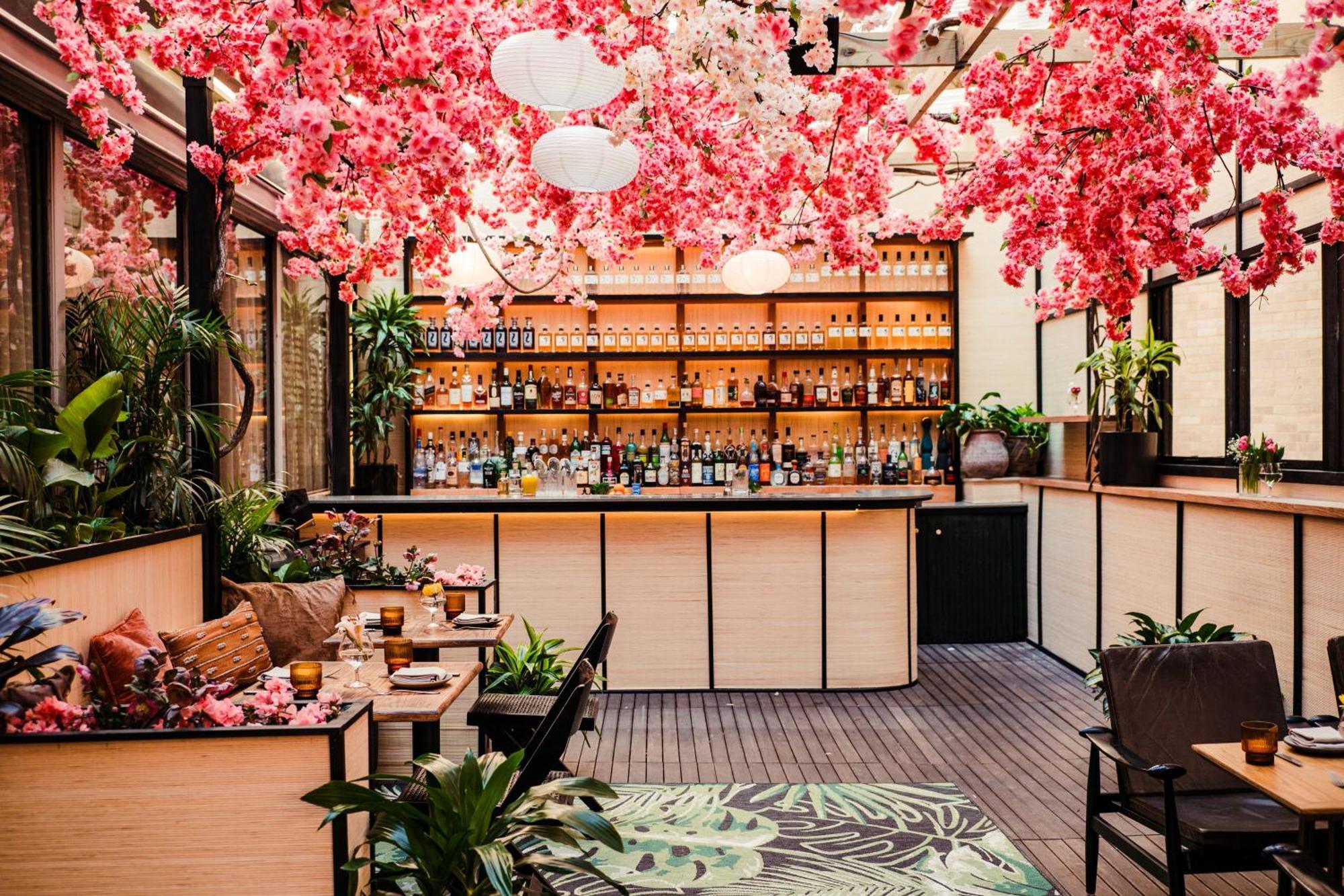 Vignette Collection Yours Truly Dc By Ihg Washington Bagian luar foto The bar at the top of the Standard London